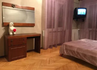 2-к. кв., 43 м², ст. м. Площадь Ленина