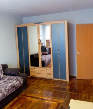 2-к. кв., 49 м², ст. м. Международная